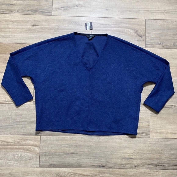 Club Monaco‎ Womens Cocoon V-Neck Top Size Medium Blue Relaxed Fit Center Seam - Picture 1 of 9